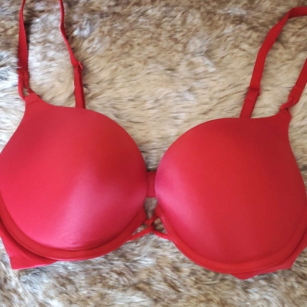 Victoria's Secret Miraculous Plunge Bra 36B